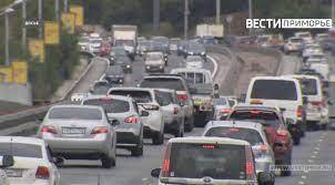 Гигантская пробка сковала движение в пригороде Владивостока из-за ДТП