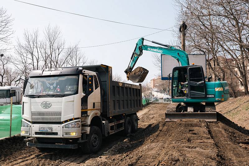 Во Владивостоке на улице Ивановской началось благоустройство аллеи