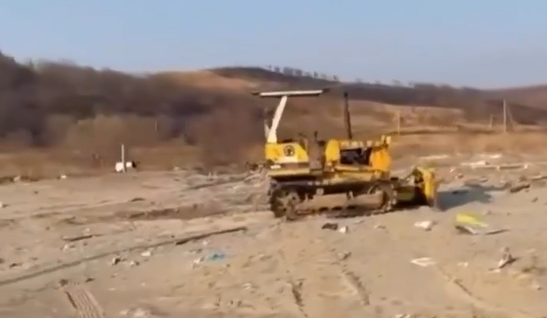 "Все под бульдозер": в популярном месте отдыха приморцев начали сносить базы отдыха