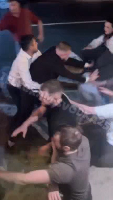 Массовое свадебное побоище произошло в популярном ресторане Владивостока