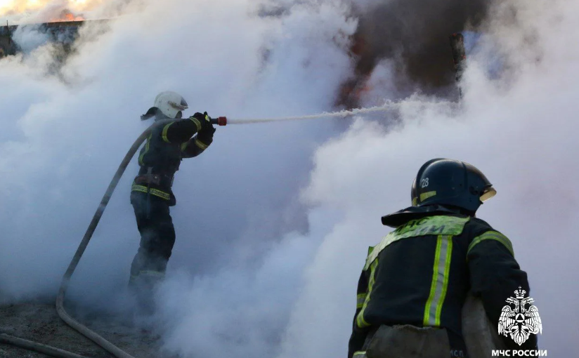 В Приморье в квартире загорелся титан
