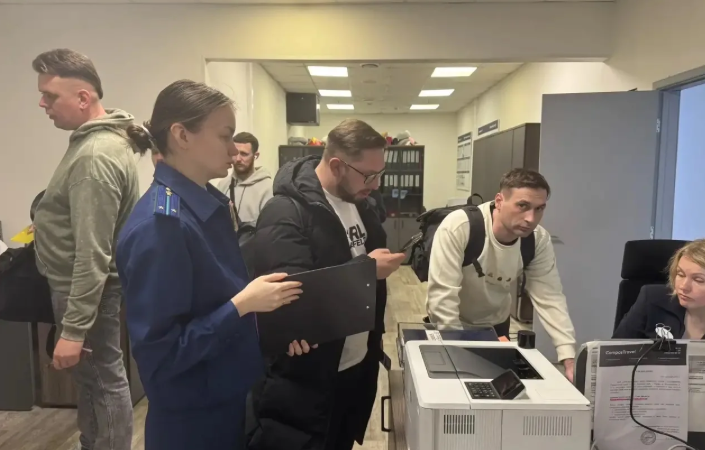 400 пассажиров не смогли вовремя вылететь из Владивостока в Москву