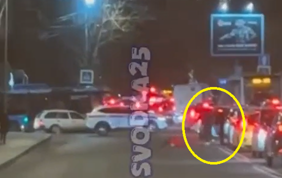 "...Как скот": водитель такси выбросил пассажира из салона авто в центре Владивостока