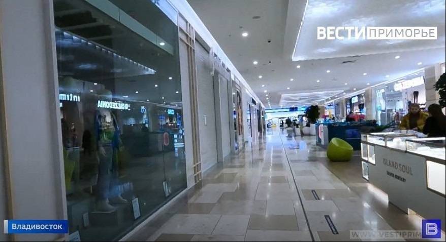 «Закрыт по предписанию»: угроза нависла над посетителями торгового центра во Владивостоке