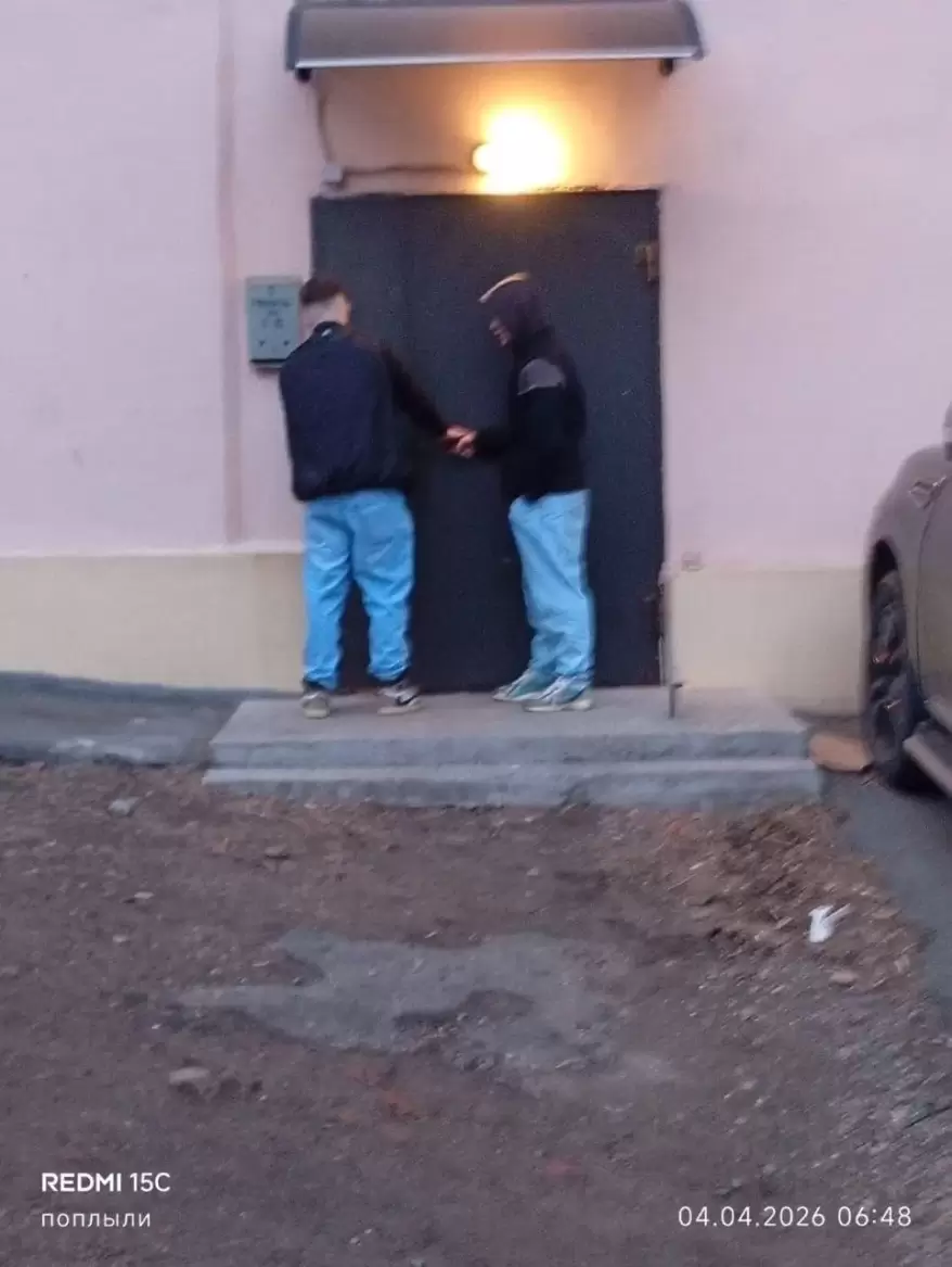 Полиция Владивостока разыскивает двух молодых людей "в голубых штанишках"