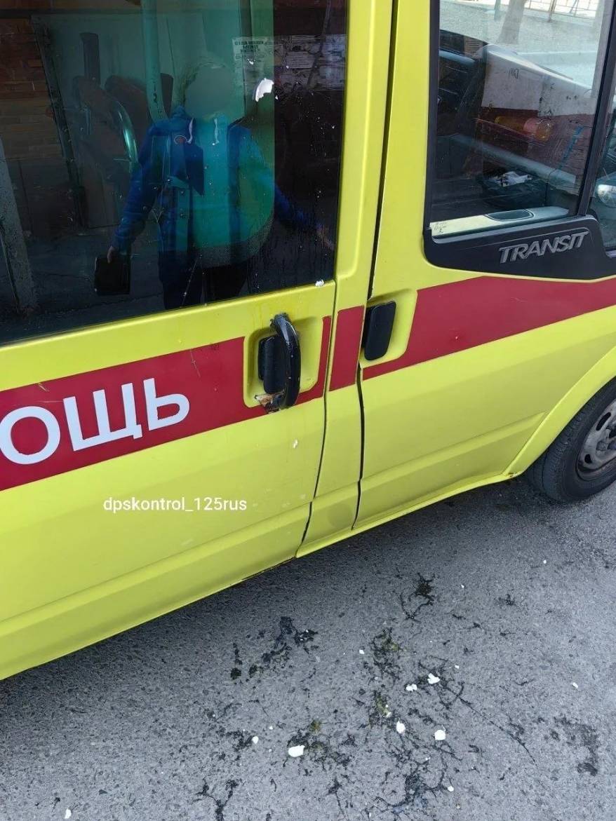 "Конченные" атаковали автомобиль скорой помощи во Владивостоке