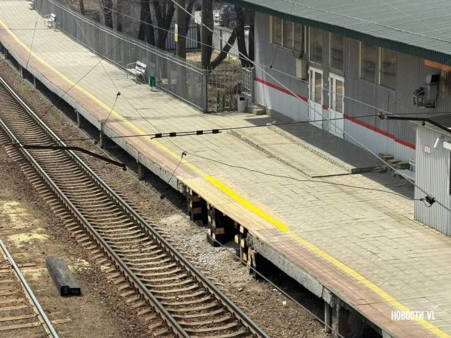 Во Владивостоке починили рухнувший перрон