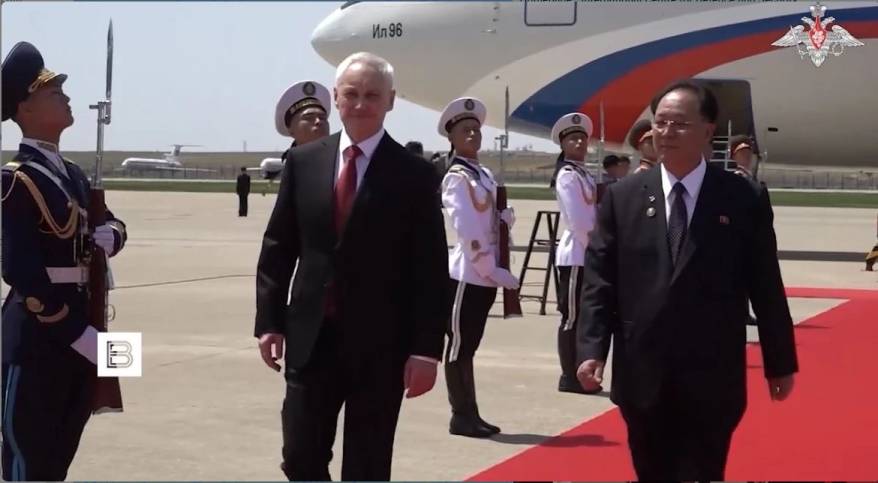 Министр обороны России прибыл в КНДР