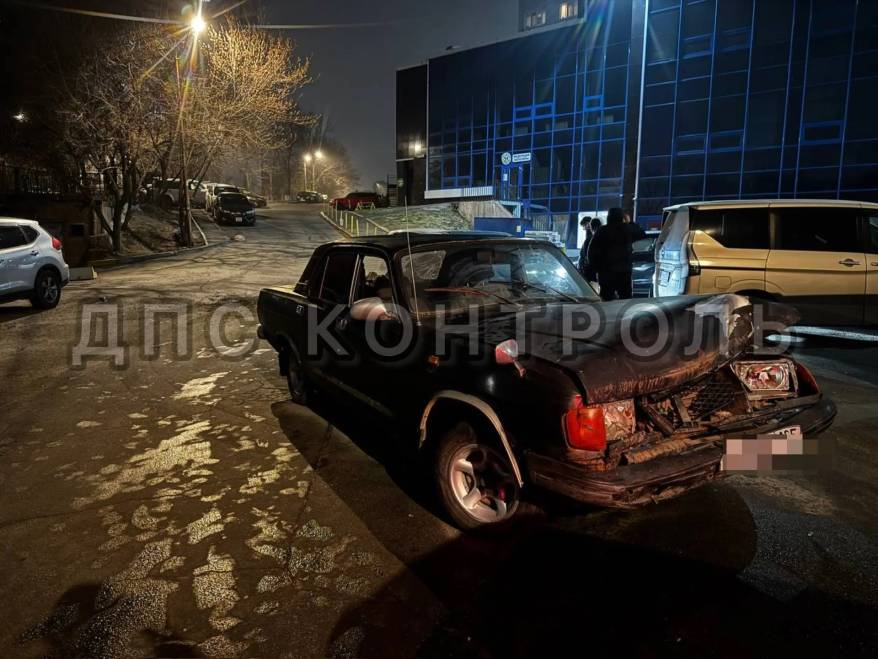 Во Владивостоке "Волга" протаранила несколько автомобилей