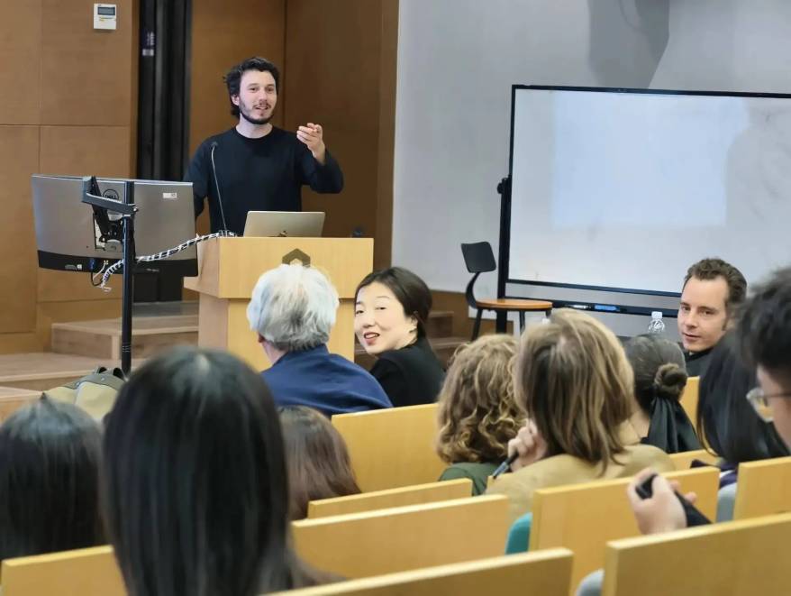 Столица Приморья в столице Китая - в Пекине открылась выставка и лекционный цикл о Владивостоке