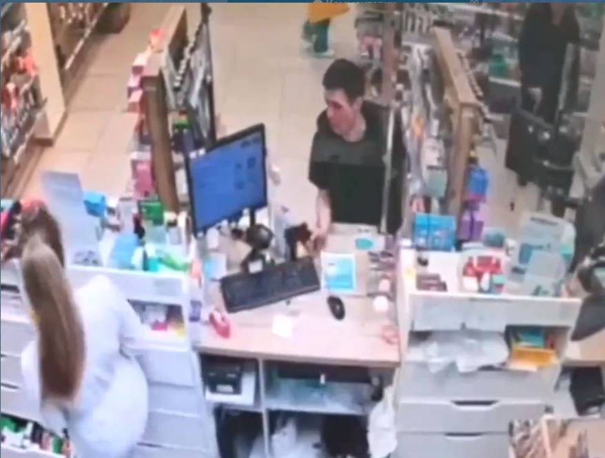 Бомж попытался ограбить аптеку с помощью игрушечного пистолета