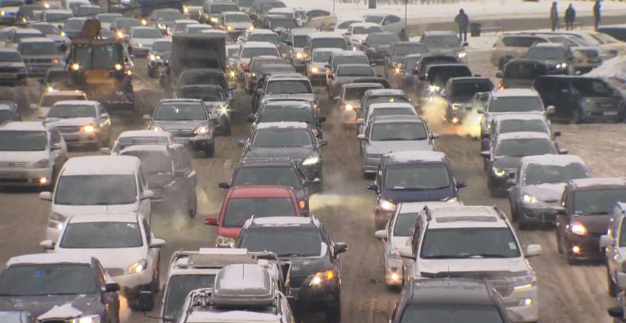 Пробки будут до конца недели: дорожные работы образовали автозатор во Владивостоке