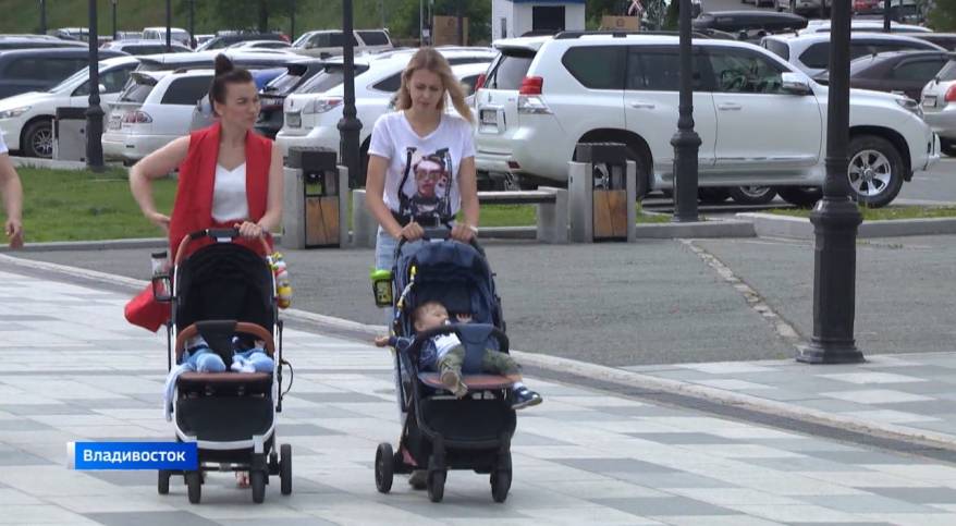 Совет Федерации расширил трудовые гарантии для женщин с детьми