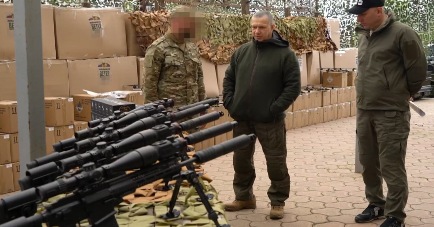 Юрий Трутнев передал на СВО новую партию техники — полторы тысячи дронов и снегоболотоходы