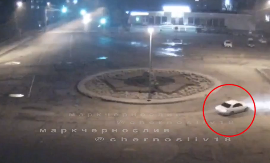 "Влетел в остановку": момент жесткого ДТП в Уссурийске попал на видео