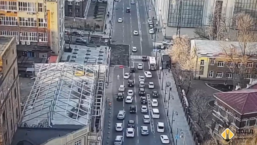 Большая пробка образовалась в центре Владивостока из-за дорожных работ