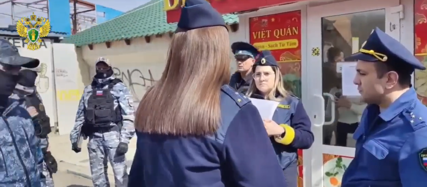 Еще одно кафе закрыли на Спортивном рынке Владивостока