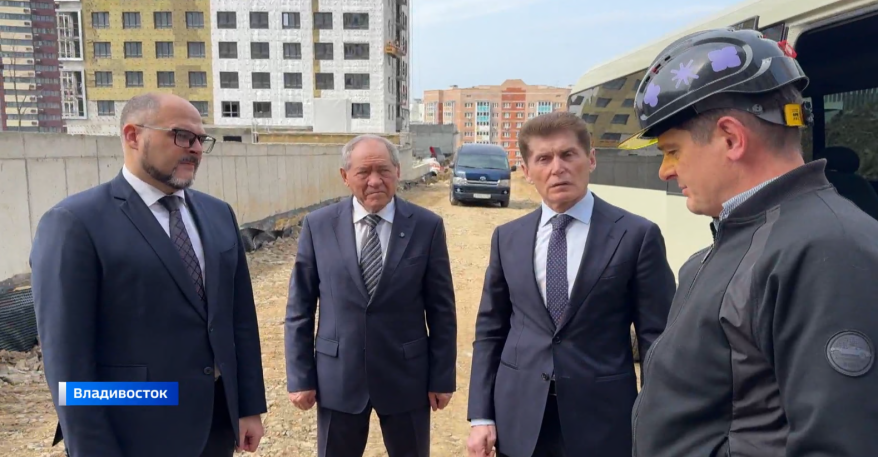Олег Кожемяко проверил ход строительства новых детских садов во Владивостоке