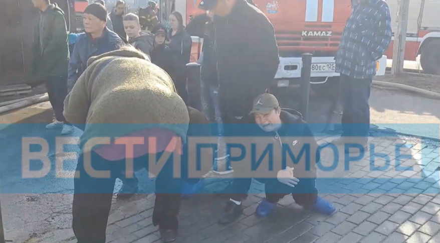 Мощный пожар уничтожил рынок во Владивостоке: не исключен поджог