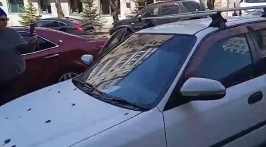 Водитель угрожал ножом инвалиду на парковке в центре Владивостока