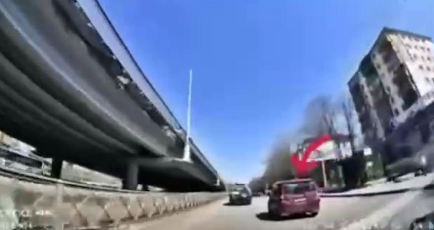 Дорожный конфликт во Владивостоке: автоледи требует наказать хама