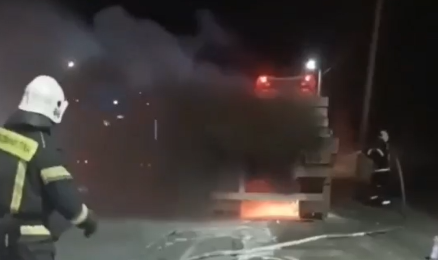 Большегруз загорелся на трассе в Приморье
