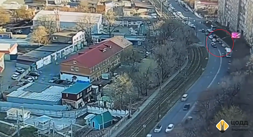 Ищите объезд: мощная пробка образовалась в час пик на трафиковой дороге во Владивостоке