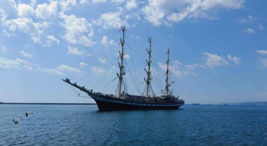 Трагедия в море: парусник "Паллада" экстренно возвращается во Владивосток