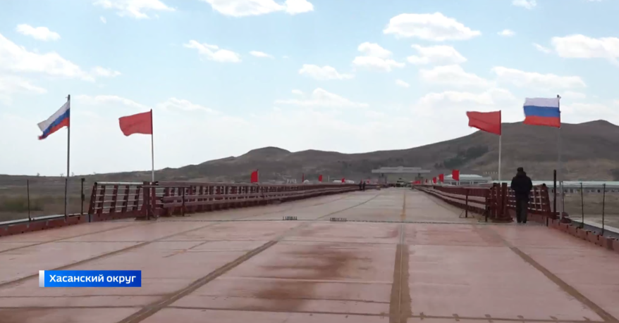 Стратегический мост соединил два берега реки Туманной на границе России и КНДР