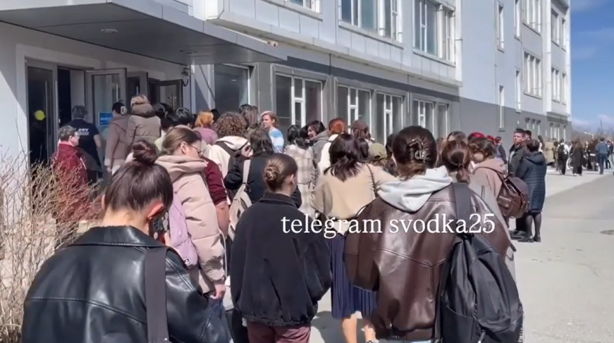 "До сих пор мурашки": студентов эвакуировали из одного из корпусов ДВФУ