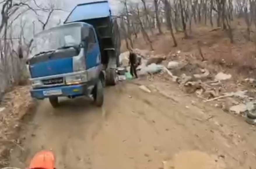 На Дальхимпроме зафиксирован сброс отходов с грузовика