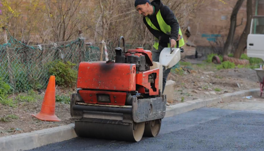 Во Владивостоке восстанавливают участки дорог, поврежденные во время ремонта теплосетей
