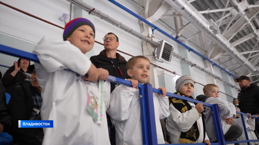 "Адмирал" встретился с болельщиками и провел мастер-классы в Приморье