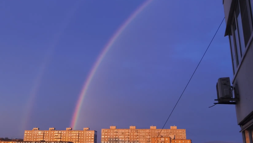 Последнее воскресенье апреля: Владивосток накрыла двойная радуга