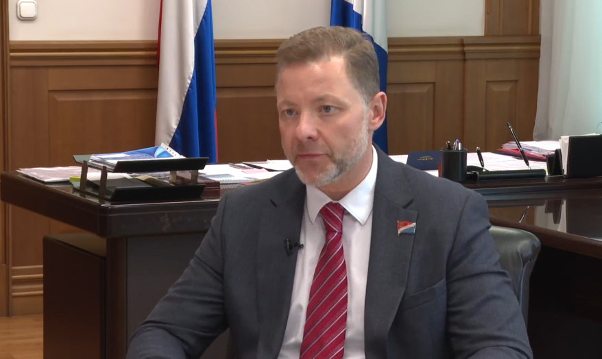 Поддержка участников СВО и развитие предпринимательства — приоритеты Приморского края. Интервью с Антоном Волошко