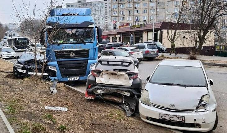 Разбил пять машин: подробности «жесткого замеса» в ДТП на дороге Владивостока