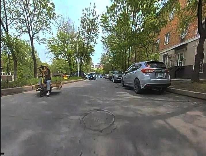 Сбежал с места аварии: во Владивостоке ищут очевидцев необычного ДТП