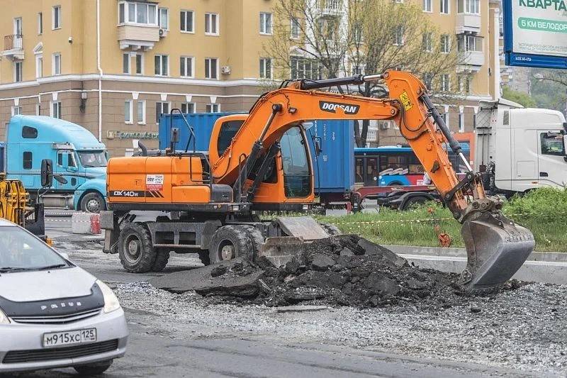 Во Владивостоке обновляют дороги и развязки: масштабные работы от Океанского проспекта до Луговой