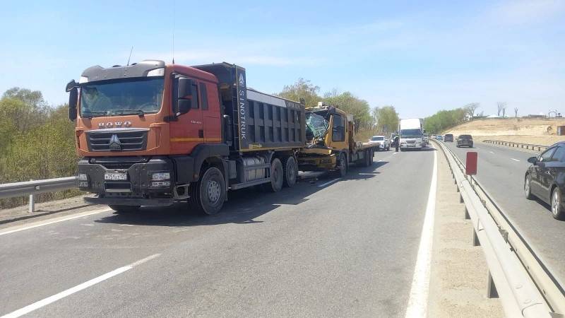 Два большегруза столкнулись на трассе Приморья