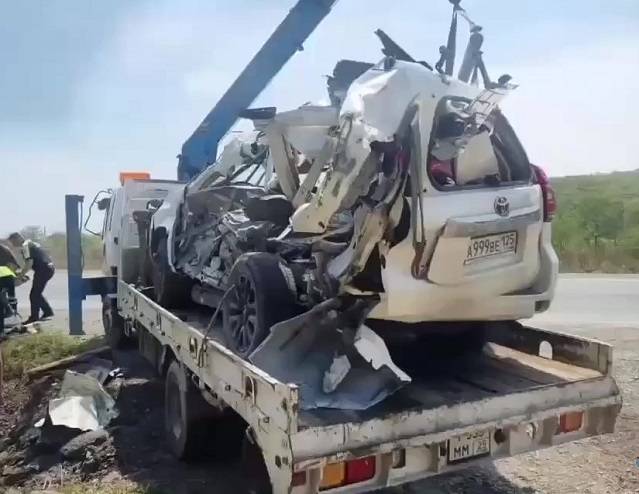 Жуткие кадры видео ДТП после столкновения КАМАЗа с Land Cruiser