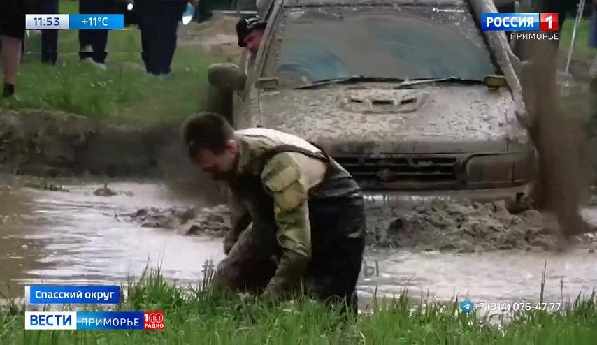 Фестиваль «Спасские тропы» собрал любителей экстремальной езды на джипах и квадроциклах