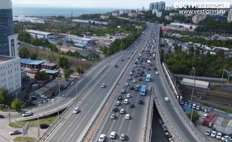 Новая двухполосная дорога с ливневками, подпорными стенами и тротуаром появится во Владивостоке