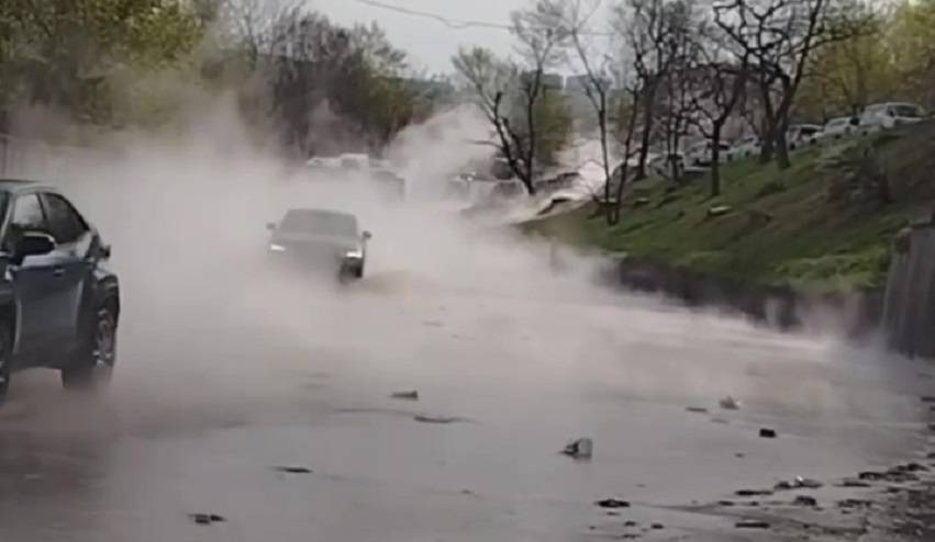 Двое бомжей сварились заживо во время порыва теплотрассы во Владивостоке