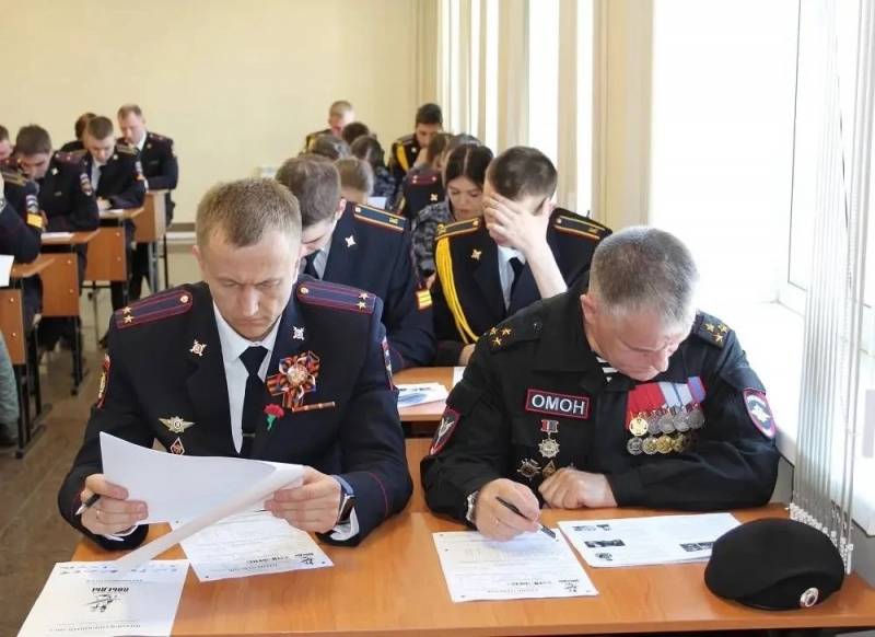 Члены Общественного совета при УМВД Приморья приняли участие в акции «Диктант Победы»