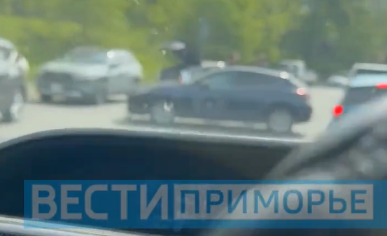 Огромная пробка собралась из-за ДТП во Владивостоке