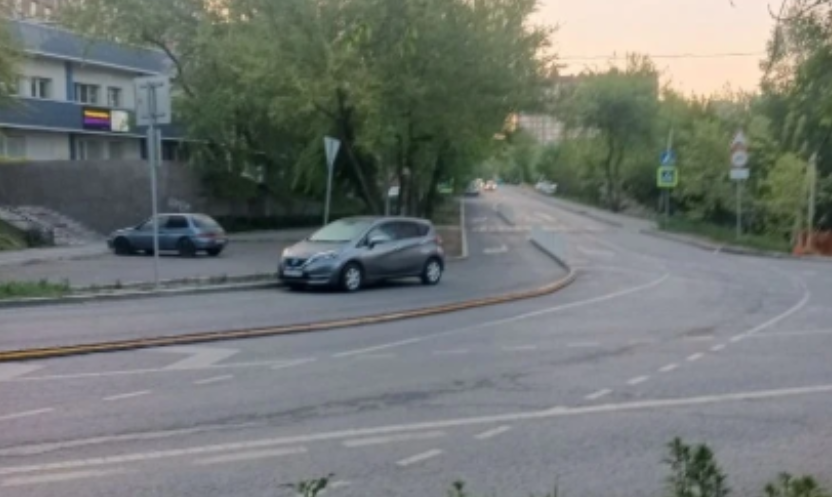 Выделенка с ограждением появилась по дороге на мыс Кунгасный