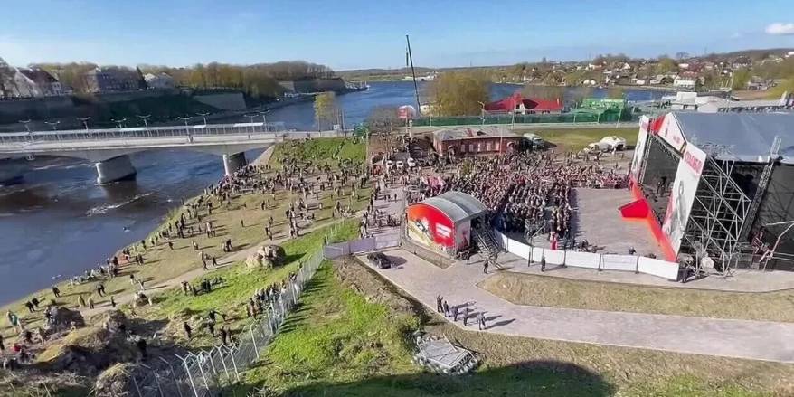 Эстонские граждане массово скупают туры на российскую границу
