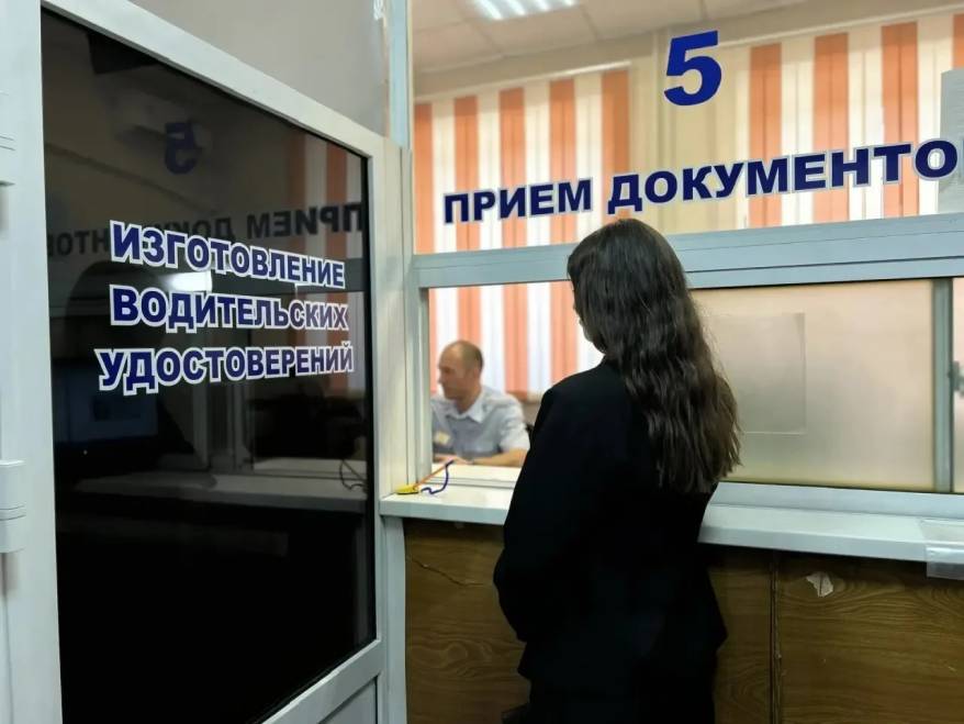 В Приморье приостановлены выдача и замена водительских прав