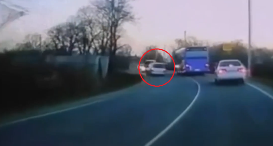 Момент лобового ДТП попал на видео в Приморье