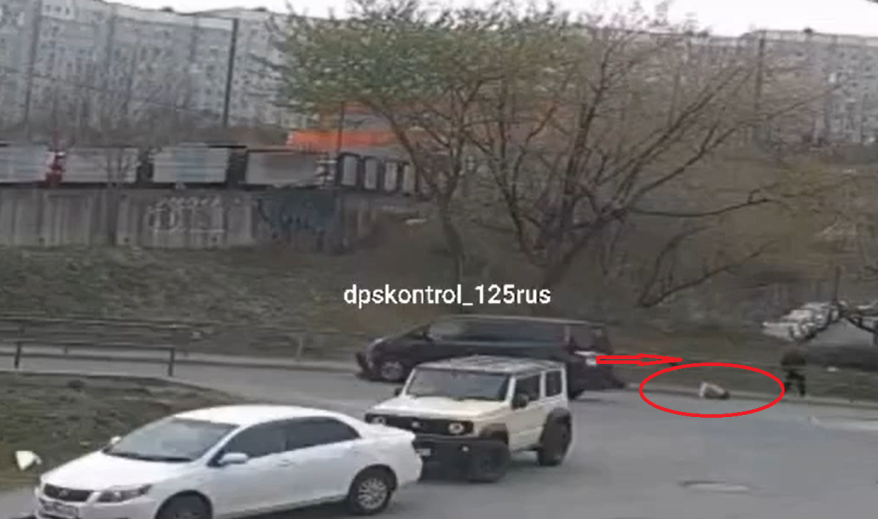 Момент вчерашнего жесткого ДТП с участием мотоциклиста во Владивостоке попал на видео